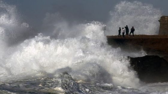 رياح وأمواج قوية تضرب الواجهة البحرية المغربية