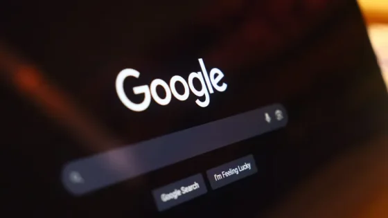 غوغل تطلق رسميا ميزة “البحث الحي” بالصوت والكاميرا عالميا