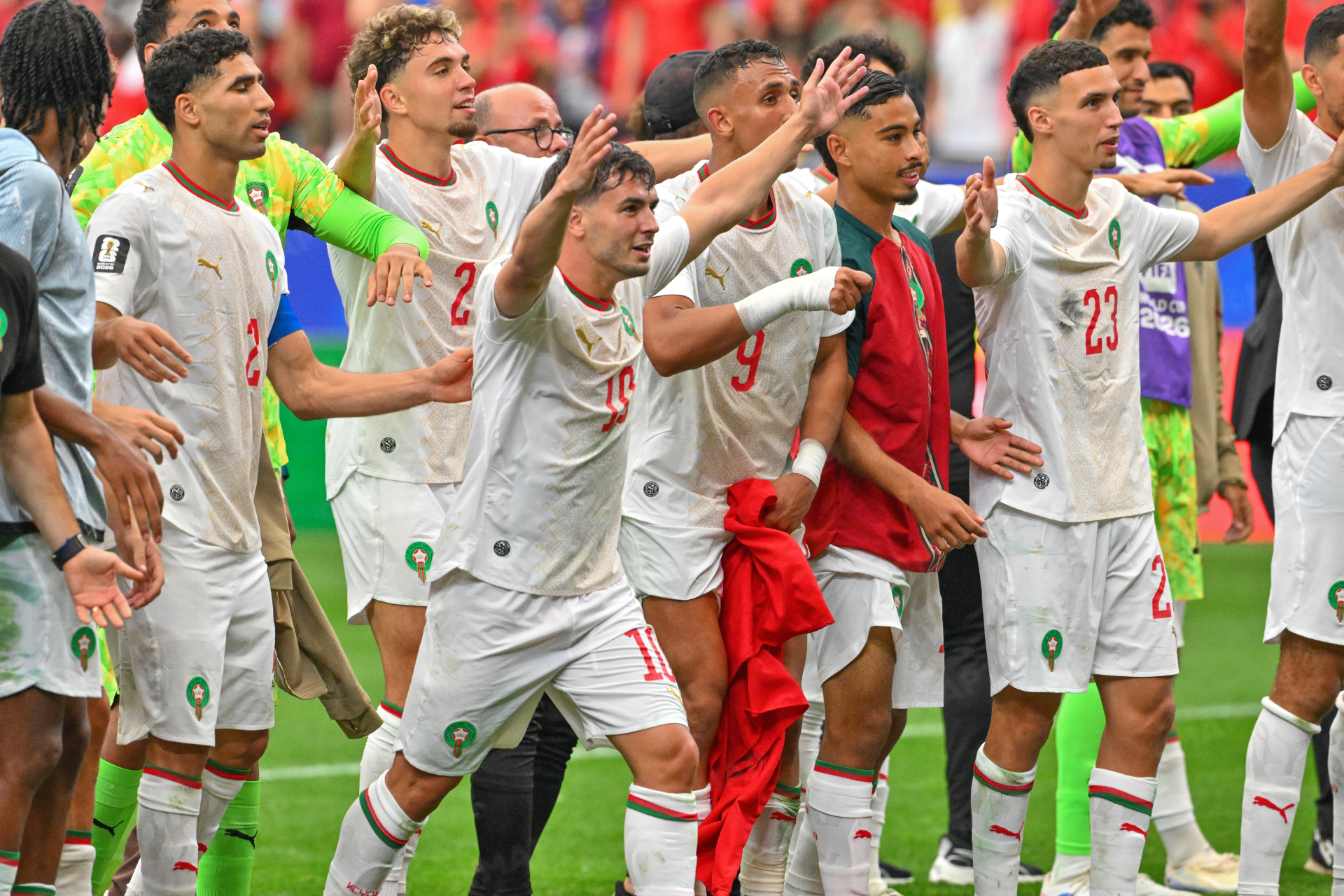 لاعبو المنتخب الوطني يعربون عن امتنانهم الكبير لجلالة الملك على جهود جلالته الدؤوبة في دعم وتطوير كرة القدم المغربية