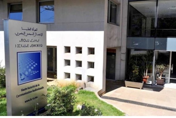 “الهاكا” توقف برنامج “دين ودنيا” على إذاعة “شذى إف إم” لمدة شهر.