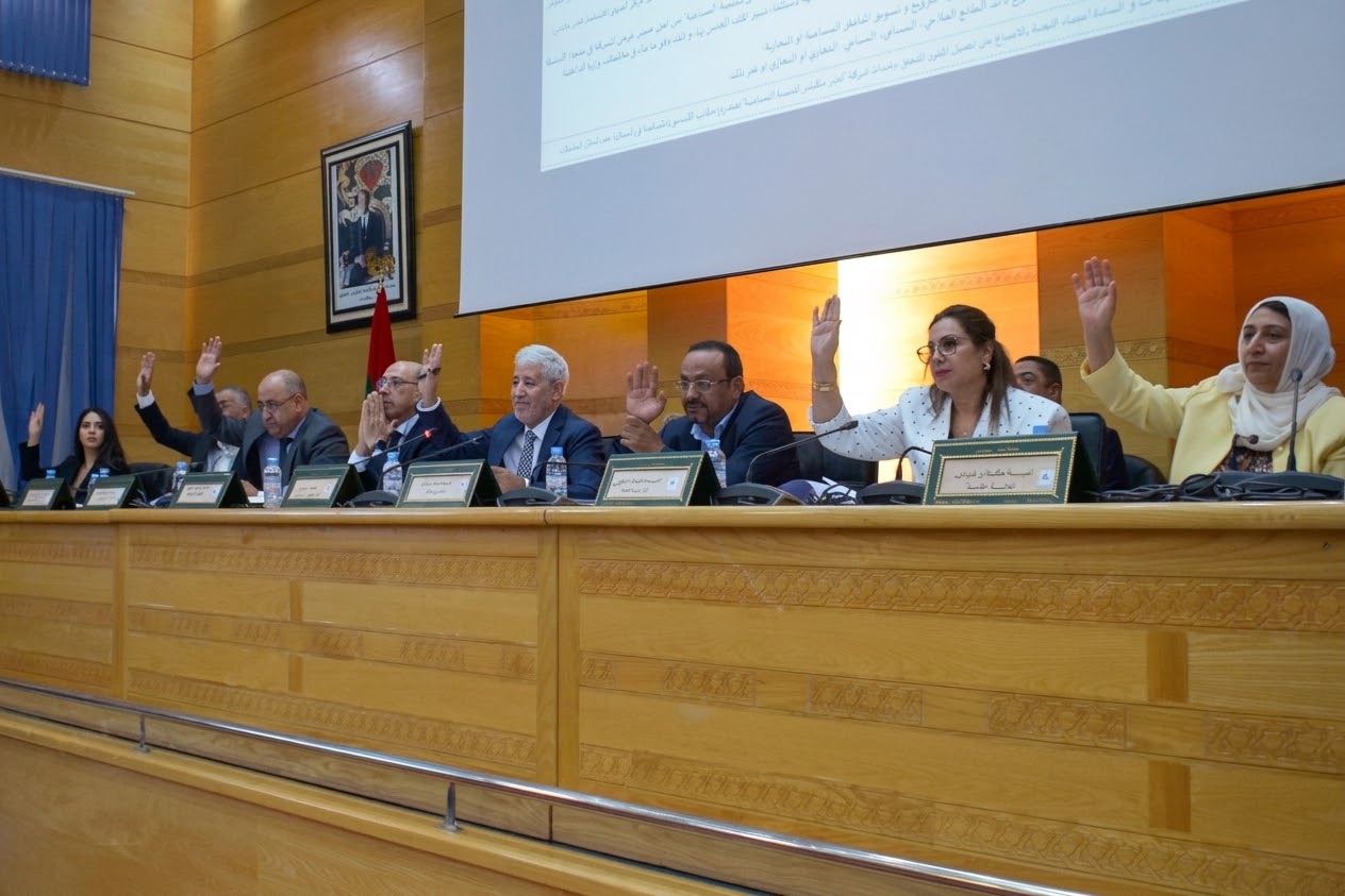 مجلس جهة فاس-مكناس يضخ 10 ملايين درهم لدعم المغرب الفاسي ويصادق على مشاريع هيكلية