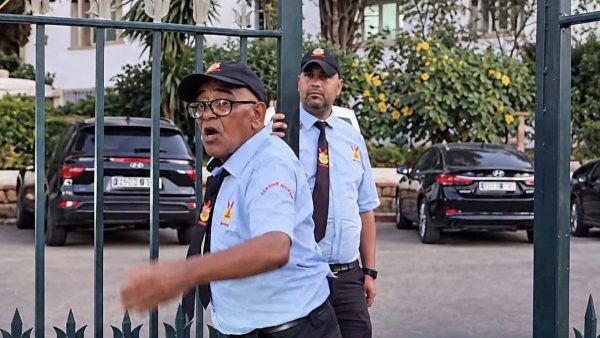 بعد جدل فيديو بوابة الوزارة.. نقابية تعلن تدخل بنعبد الله لاستمرار حارس أمن في عمله