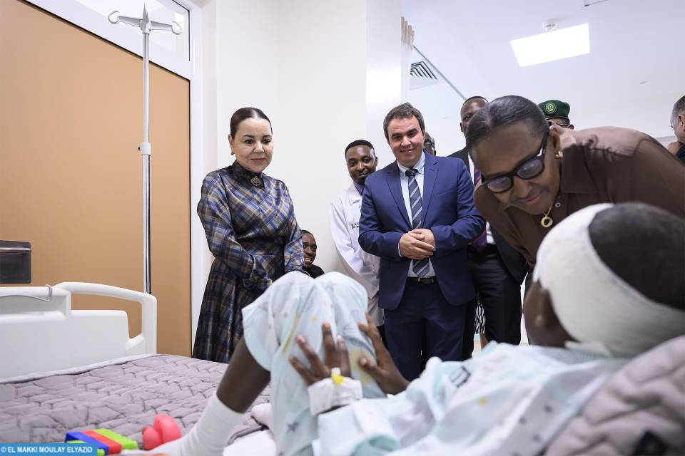 صاحبة السمو الملكي الأميرة للا أسماء والسيدة الأولى لرواندا تطلقان بكيغالي المرحلة الخامسة من برنامج “متحدون، نسمع بشكل أفضل” وتدشنان أول مركز للتشخيص والتأهيل السمعي بهذا البلد